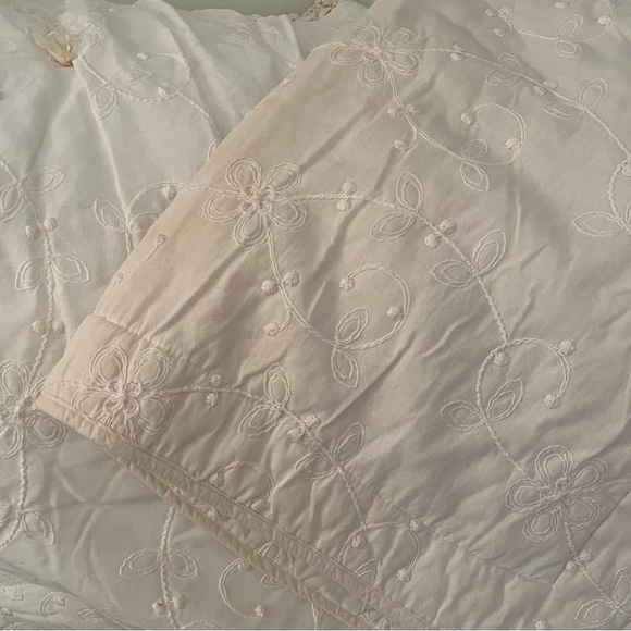 Crib size comforter and blanket set (2 blankets, different weights). Off… - Picture 16 of 16